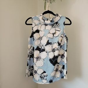 Ellen Tracy floral sleeveless blue and white top